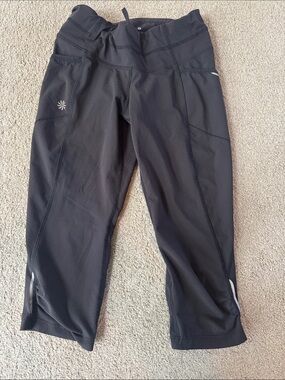 Athleta Black XXS Performance Capri Leggings